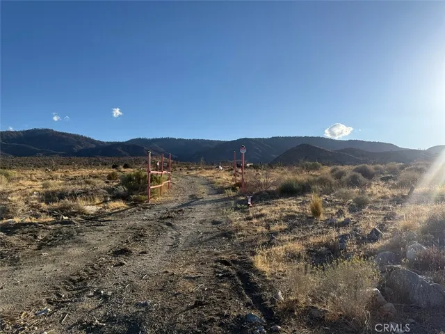 $250,000 | 28401 East 263rd E Street East, Llano, CA 93544