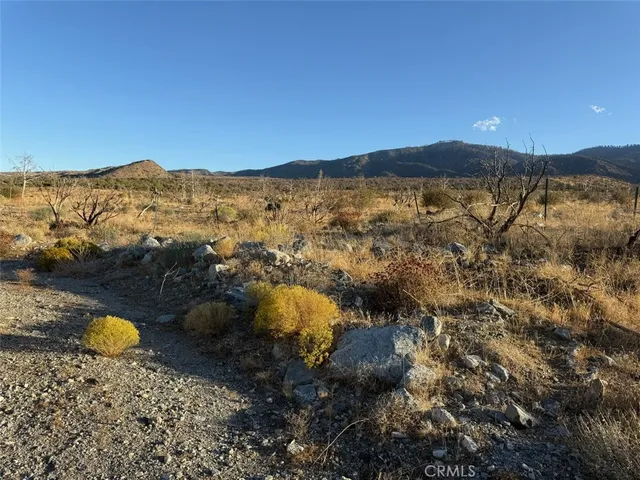 $250,000 | 28401 East 263rd E Street East, Llano, CA 93544