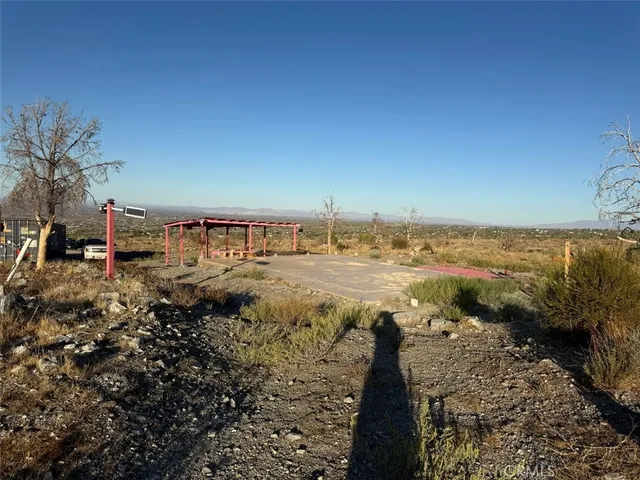 $250,000 | 28401 East 263rd E Street East, Llano, CA 93544