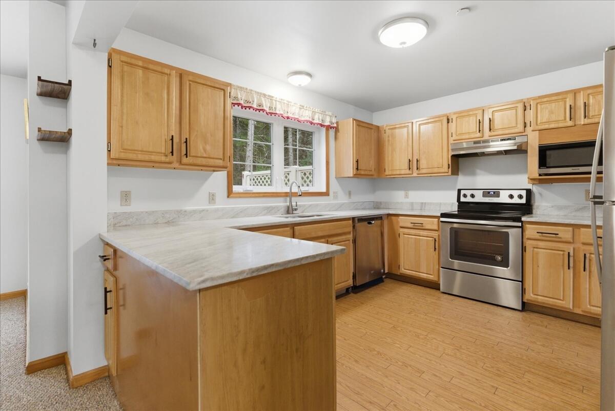 18 Beaver Pond Road, Unit 18 Brunswick, ME 04011 - Photo 17 of 65 17-interior_kitchen-1