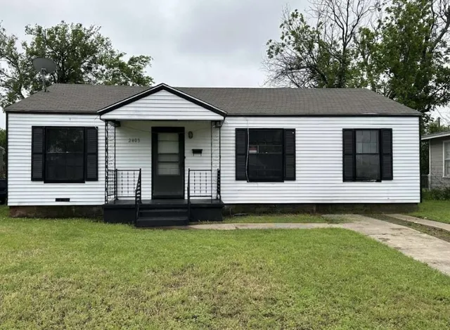 a view of a back yard of the house