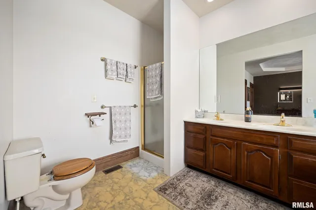 $488,000 | 25479 North Boat Dock Road, Canton, IL 61520