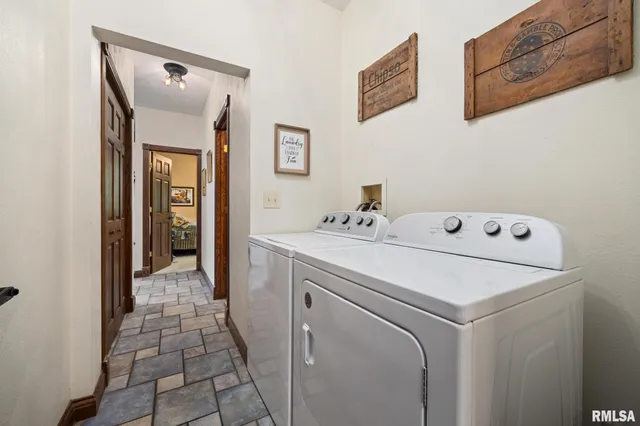 $488,000 | 25479 North Boat Dock Road, Canton, IL 61520