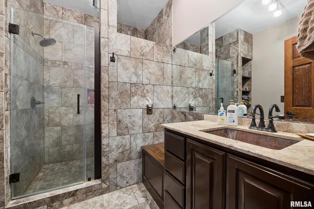 $488,000 | 25479 North Boat Dock Road, Canton, IL 61520