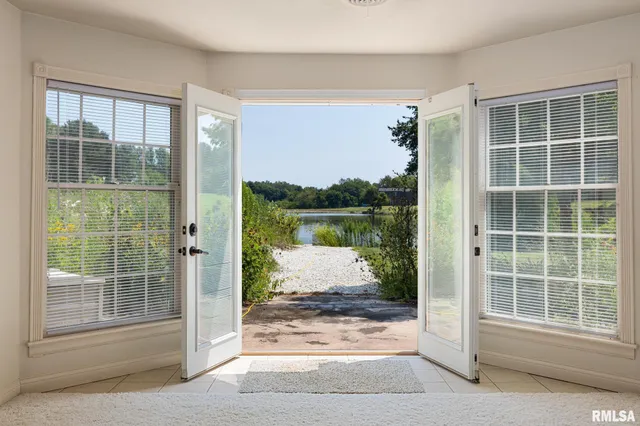 $488,000 | 25479 North Boat Dock Road, Canton, IL 61520