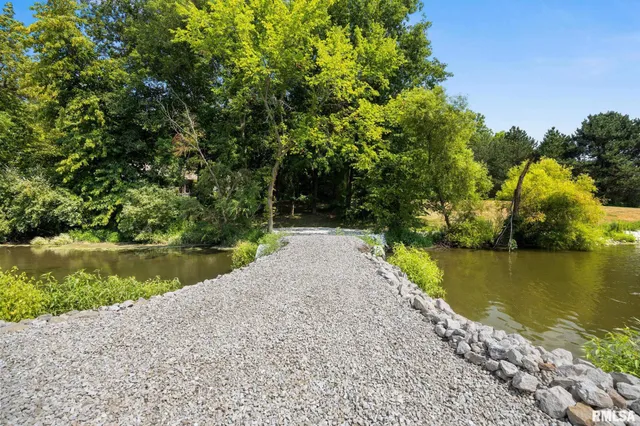 $488,000 | 25479 North Boat Dock Road, Canton, IL 61520