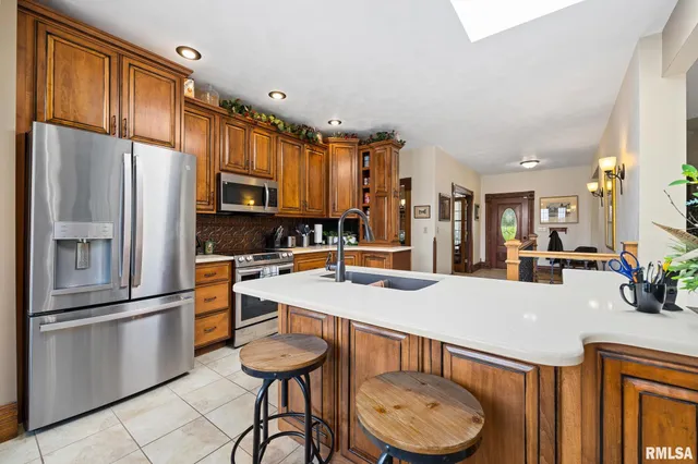 $488,000 | 25479 North Boat Dock Road, Canton, IL 61520