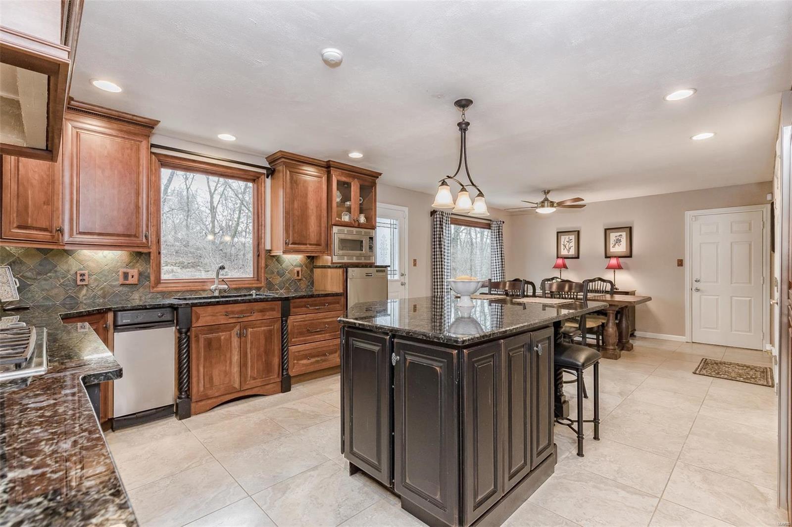 14 Chesterfield Lakes Road Chesterfield, MO 63005 - Photo 11 of 46 Gallery Image 11