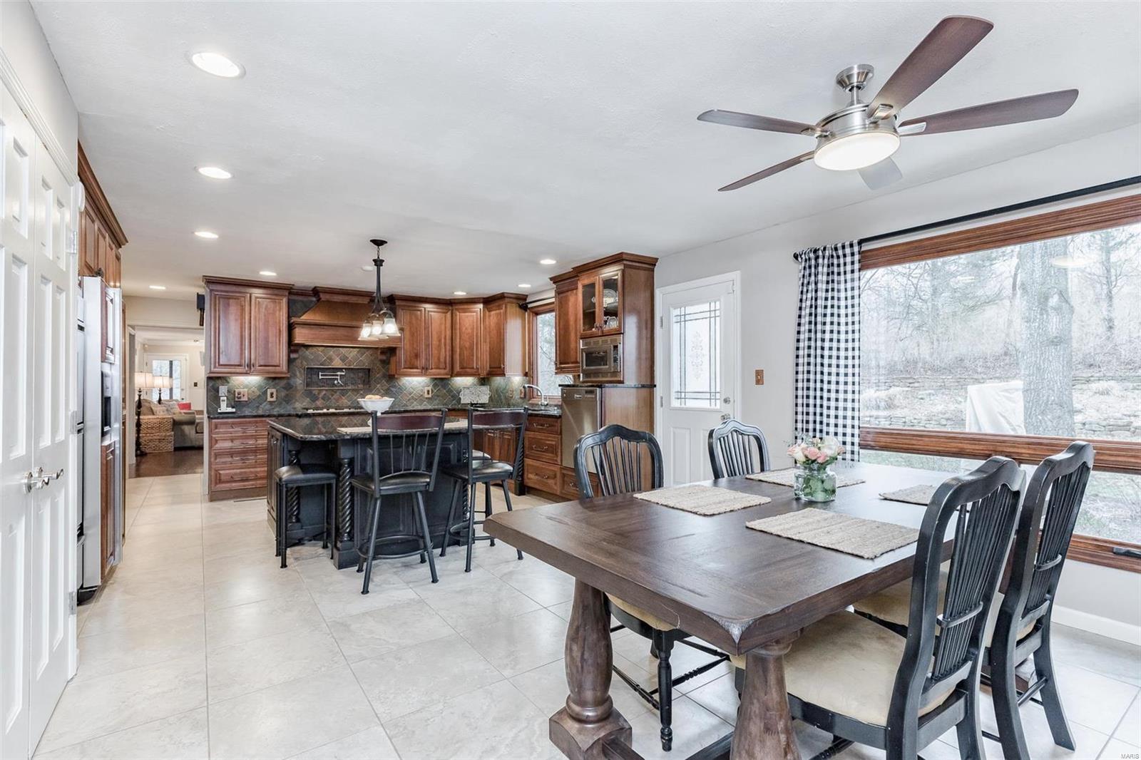 14 Chesterfield Lakes Road Chesterfield, MO 63005 - Photo 13 of 46 Gallery Image 13