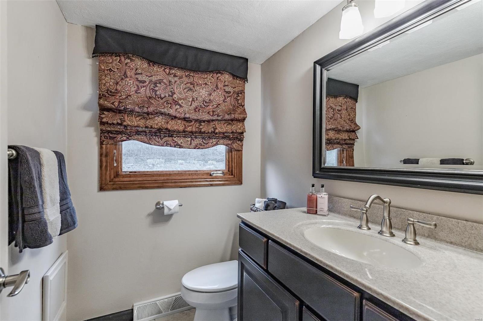 14 Chesterfield Lakes Road Chesterfield, MO 63005 - Photo 10 of 46 Gallery Image 10