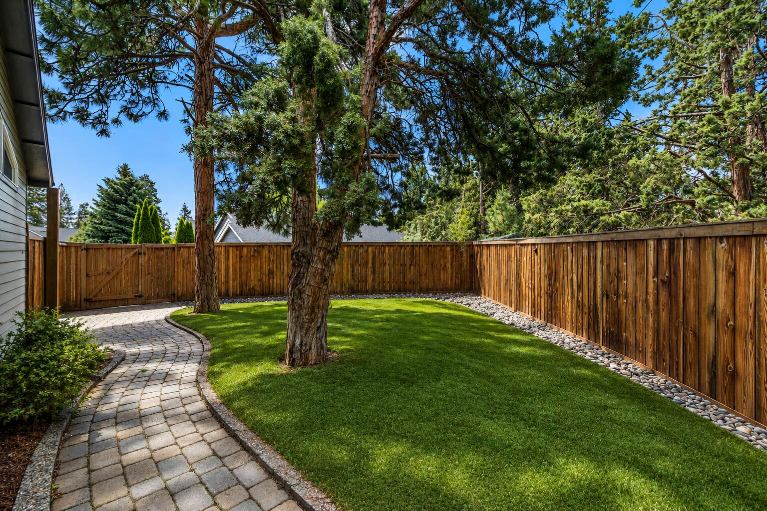 1652 Northeast Redrose Court Bend, OR 97701 - Photo 4 of 20 Yard