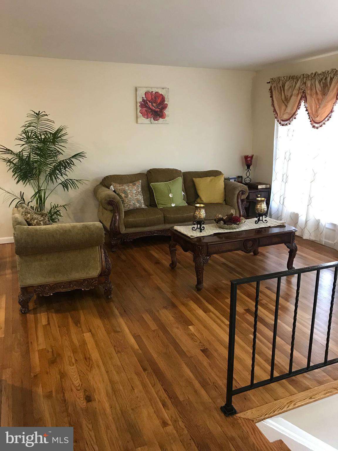 9817 Southall Road Randallstown, MD 21133 - Photo 7 of 32 Living Room