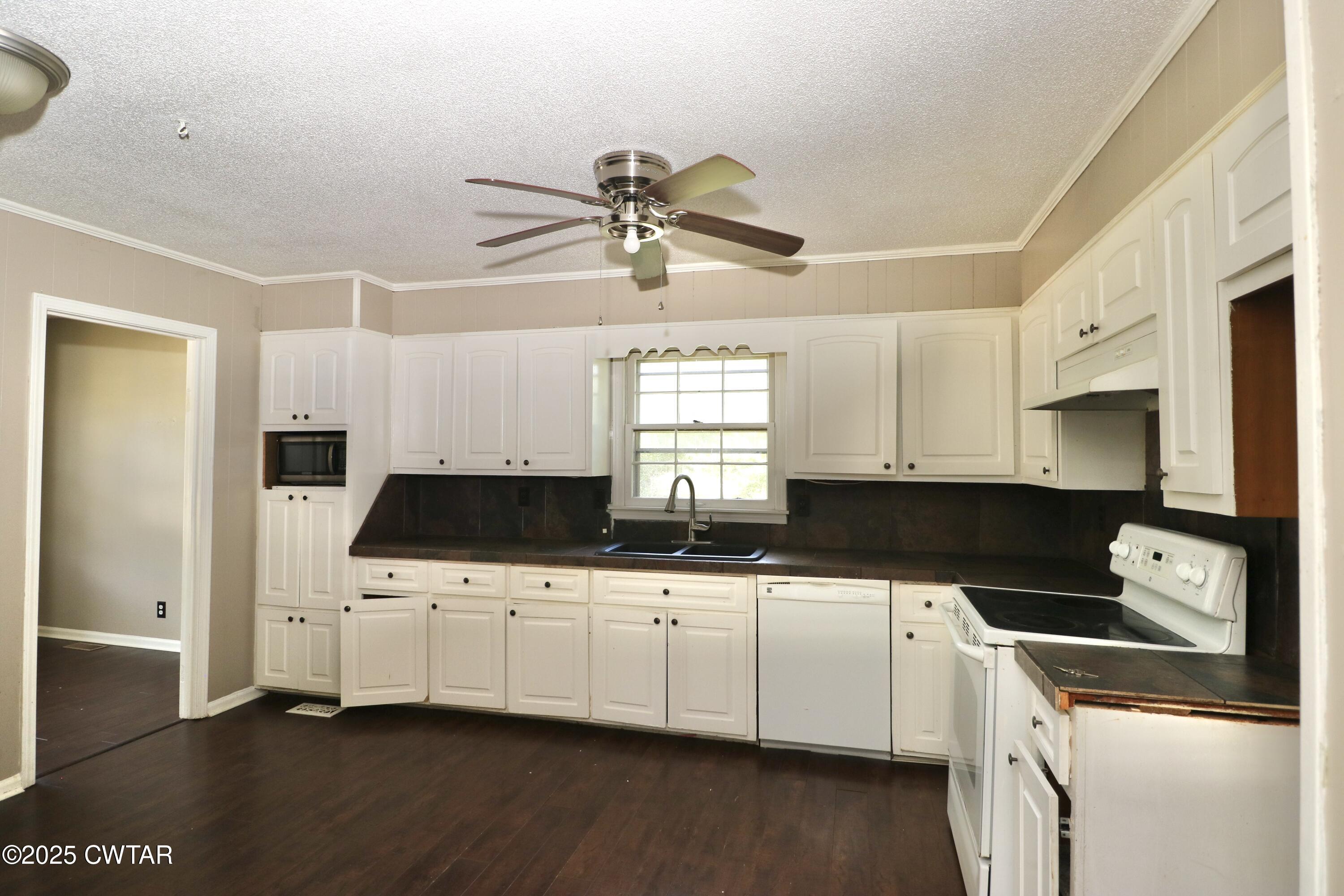 142 Northside Road Jackson, TN 38305 - Photo 4 of 24 822B1824-FA93-41A3-8D23-82E5E80BD87D_1_2