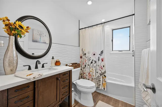 $785,000 | 62 McCouns Lane, Oyster Bay, NY 11771