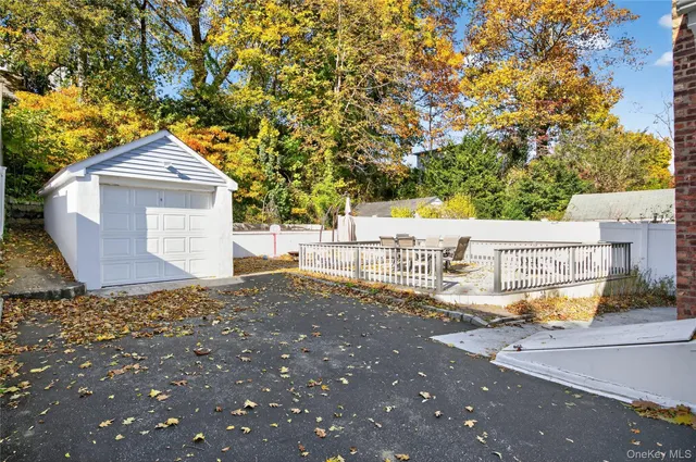 $785,000 | 62 McCouns Lane, Oyster Bay, NY 11771