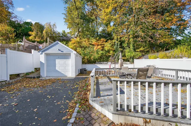 $785,000 | 62 McCouns Lane, Oyster Bay, NY 11771