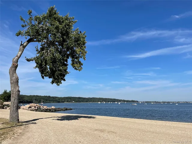 $785,000 | 62 McCouns Lane, Oyster Bay, NY 11771