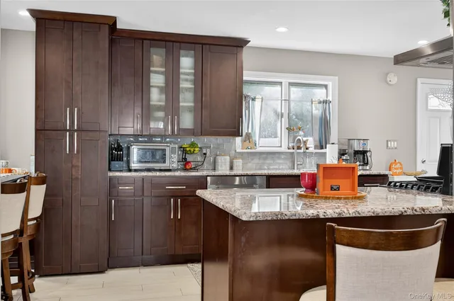 $785,000 | 62 McCouns Lane, Oyster Bay, NY 11771