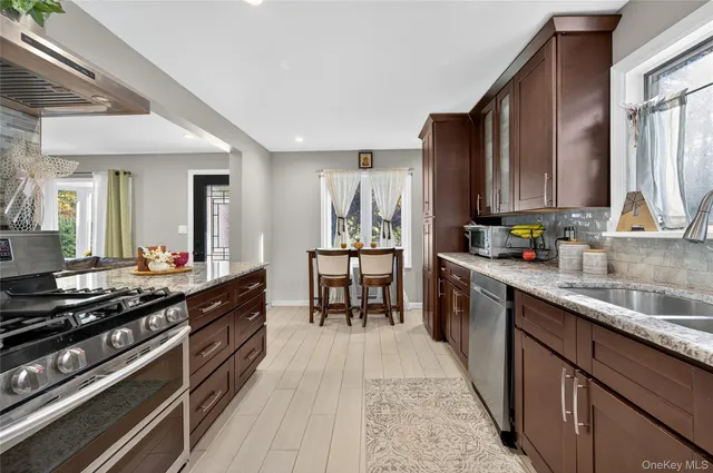 $785,000 | 62 McCouns Lane, Oyster Bay, NY 11771