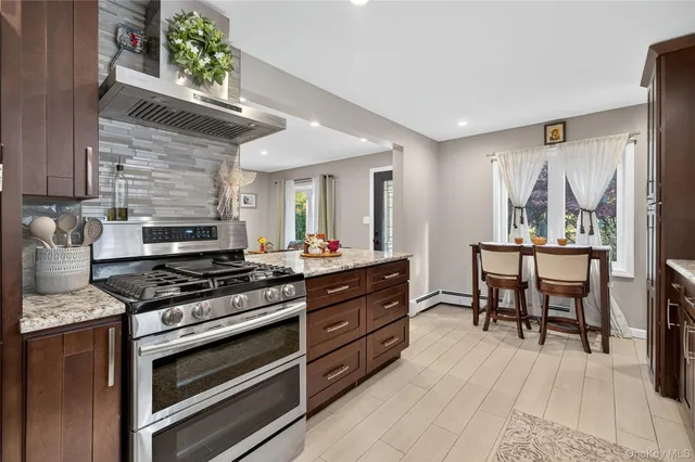 $785,000 | 62 McCouns Lane, Oyster Bay, NY 11771