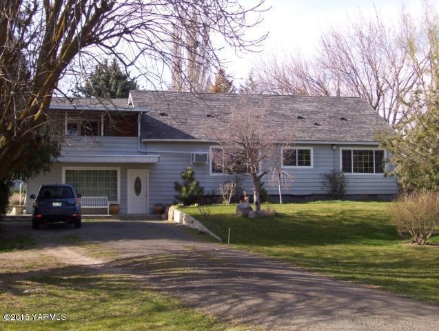 1551 Lombard Loop Road Wapato, WA 98951 - Photo 1 of 16 a view of a house with a patio