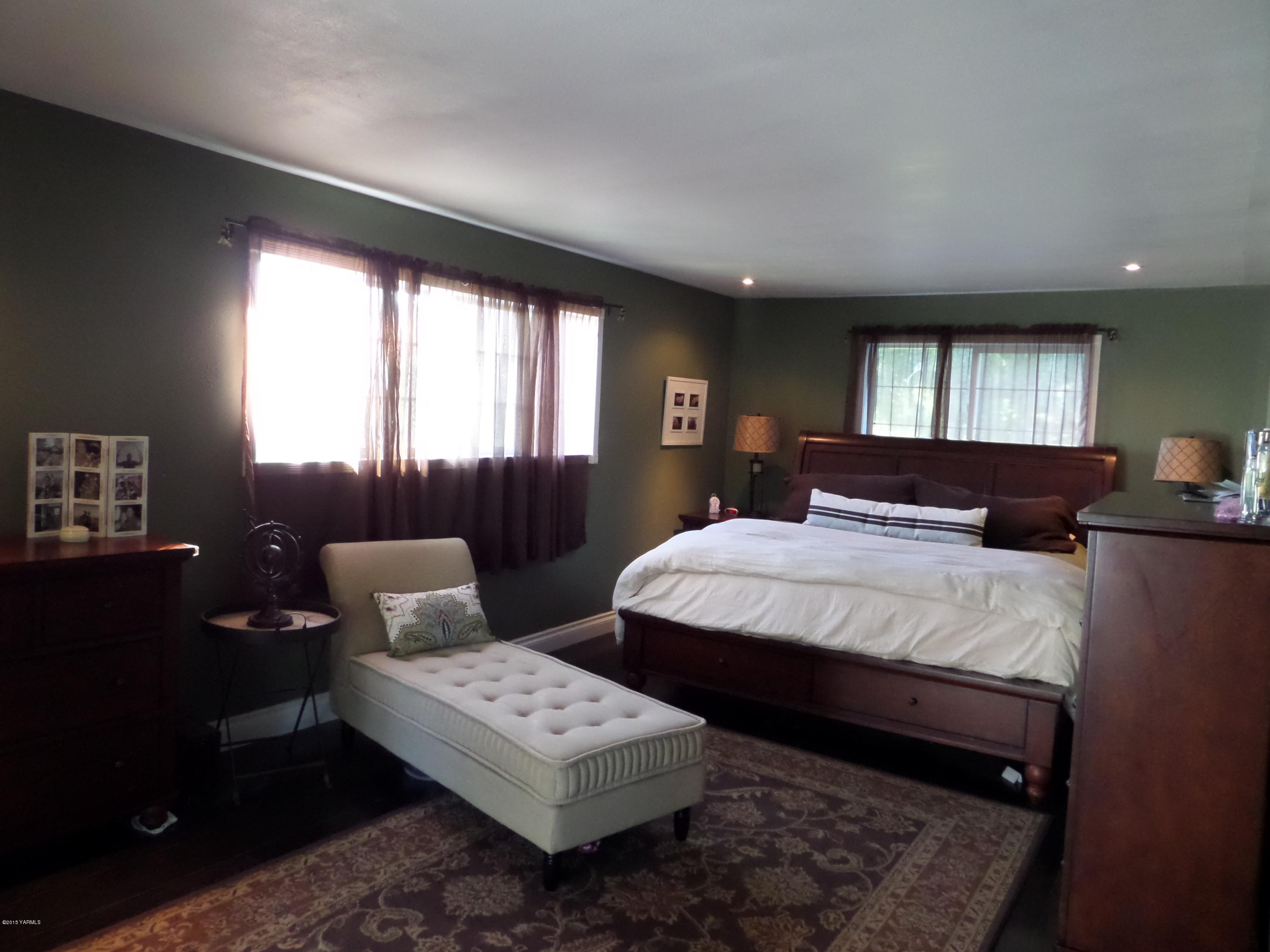 1551 Lombard Loop Road Wapato, WA 98951 - Photo 11 of 16 a spacious bedroom with a bed window and couch
