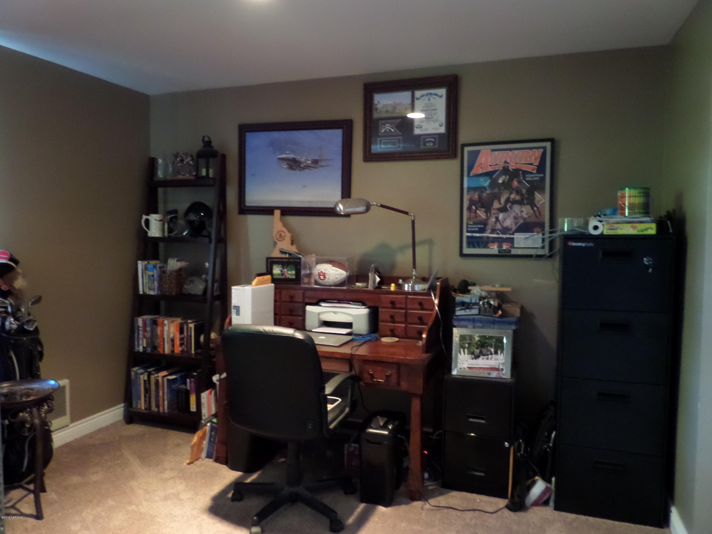 1551 Lombard Loop Road Wapato, WA 98951 - Photo 3 of 16 a view of a workspace with furniture