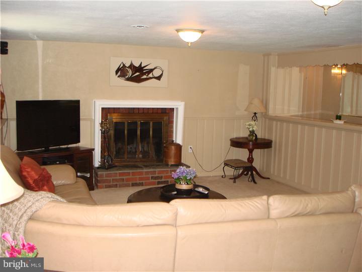 585 Bob White Road Wayne, PA 19087 - Photo 10 of 15 Family Room