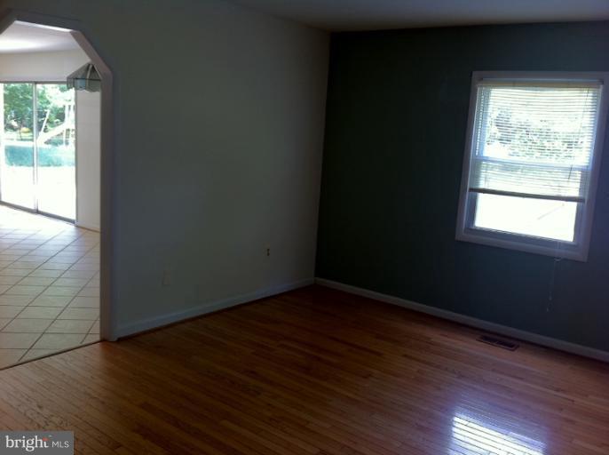 12602 Silverbirch Lane Laurel, MD 20708 - Photo 11 of 30 Family Room