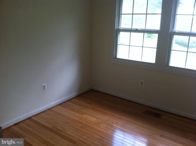 12602 Silverbirch Lane Laurel, MD 20708 - Photo 22 of 30 Family Room