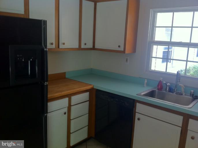 12602 Silverbirch Lane Laurel, MD 20708 - Photo 28 of 30 Kitchen