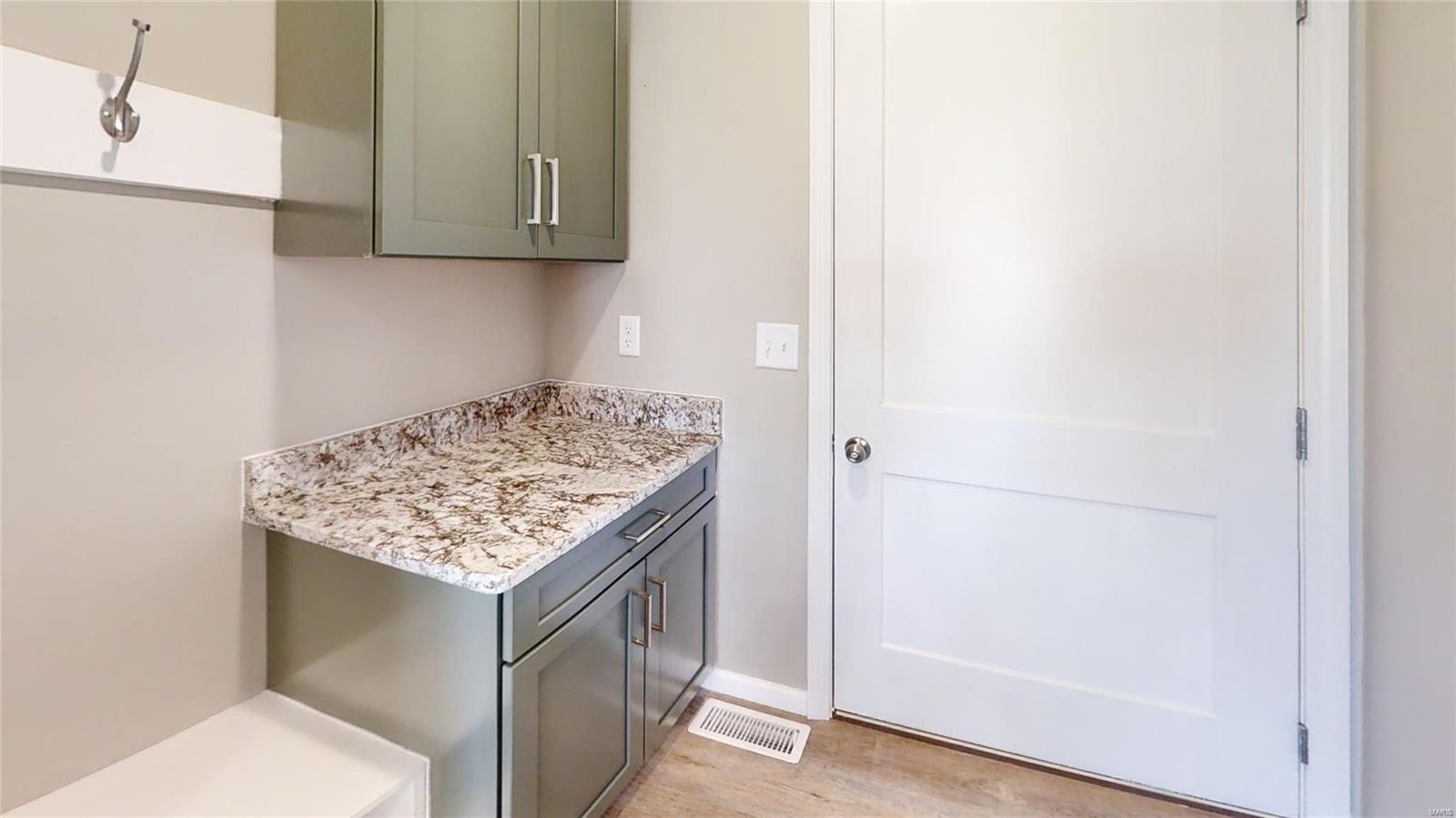 532 Eisenhower Boulevard Troy, IL 62294 - Photo 7 of 14