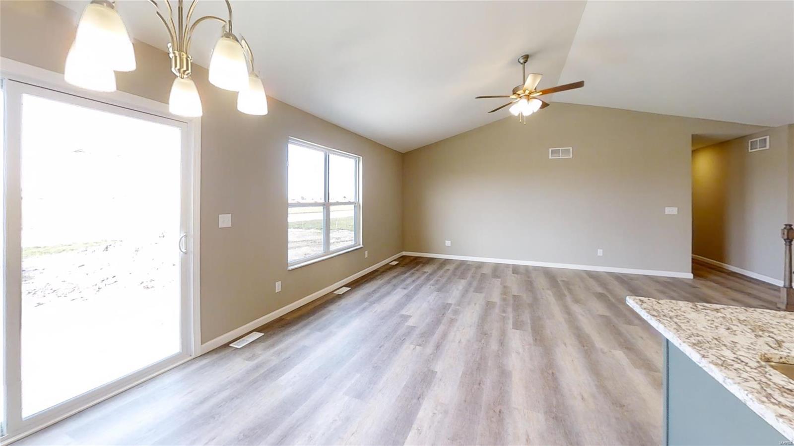 532 Eisenhower Boulevard Troy, IL 62294 - Photo 8 of 14