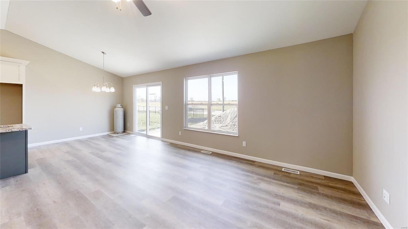 532 Eisenhower Boulevard Troy, IL 62294 - Photo 9 of 14