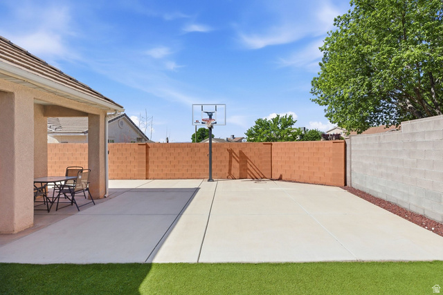 2883 Overlook Drive St. George, UT 84790 - Photo 4 of 36