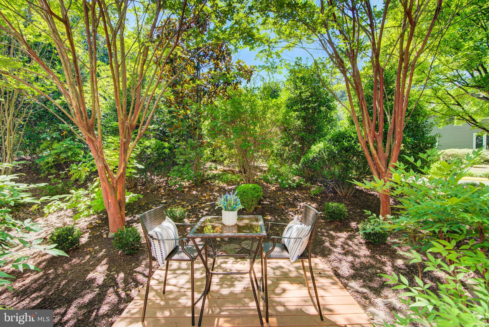 11619 Chapel Cross Way Reston, VA 20194 - Photo 5 of 33 Dine Al Fresco.