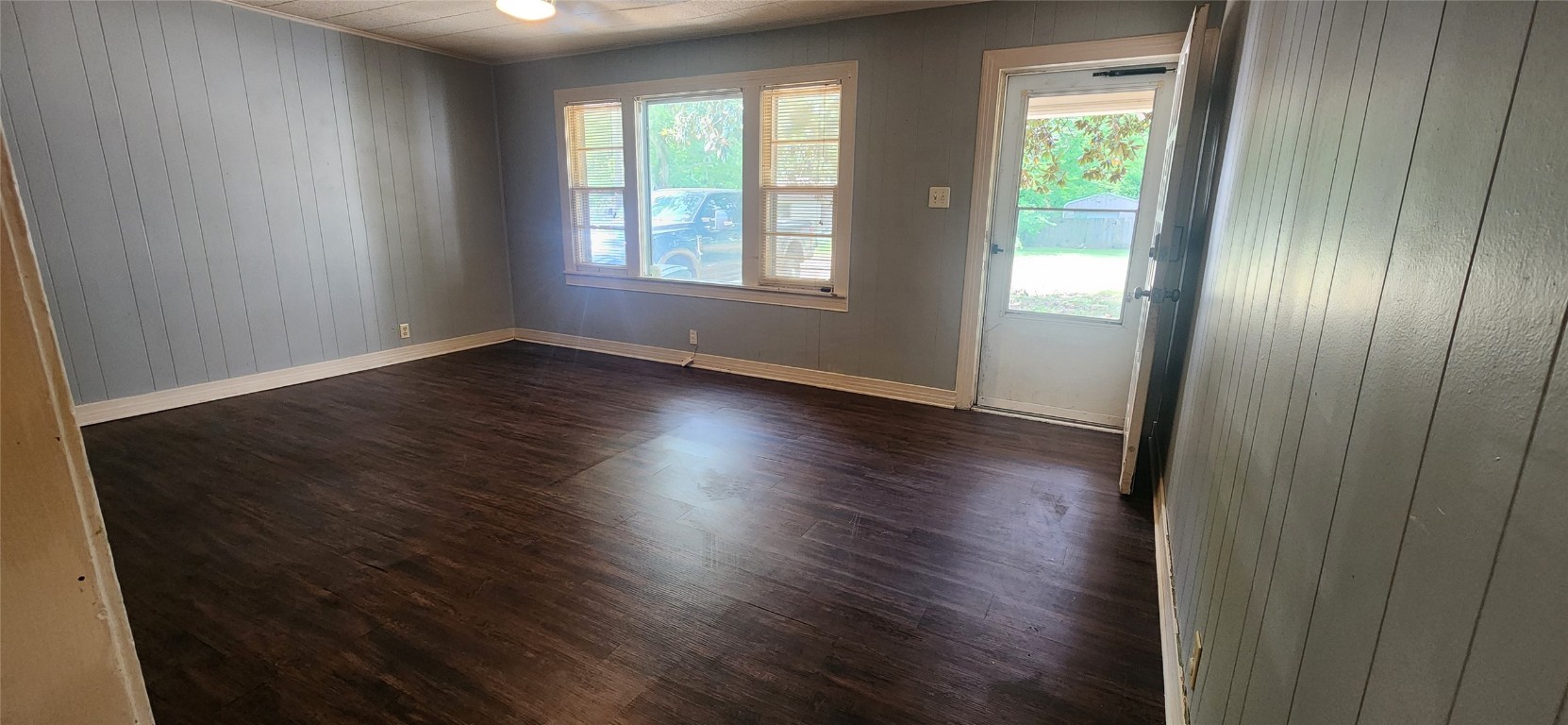 1908 Lee Street Longview, TX 75604 - Photo 3 of 10 Living Room
