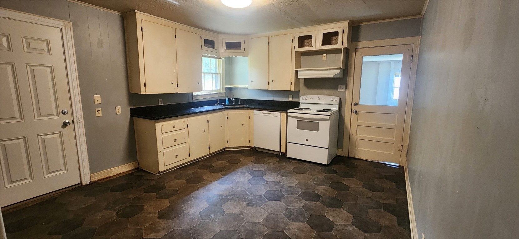 1908 Lee Street Longview, TX 75604 - Photo 4 of 10 Kitchen