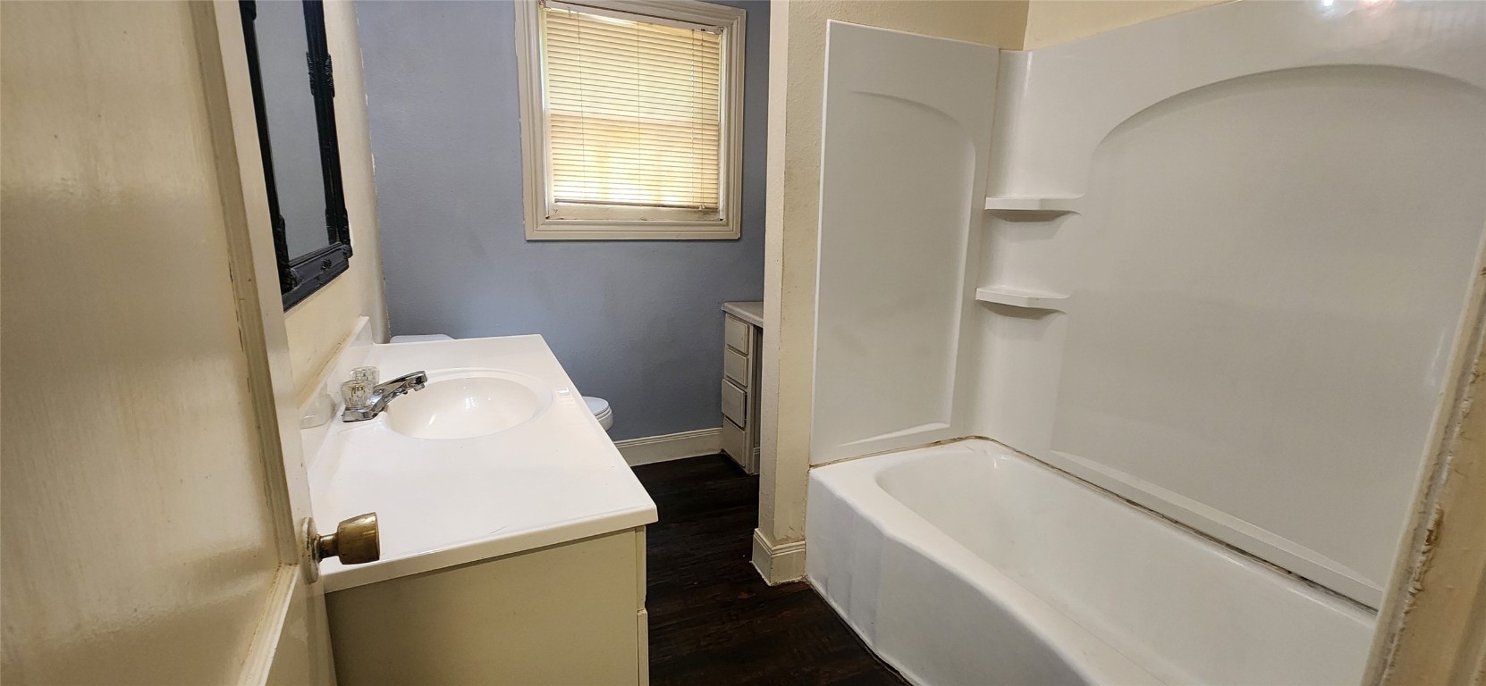 1908 Lee Street Longview, TX 75604 - Photo 9 of 10 Bath