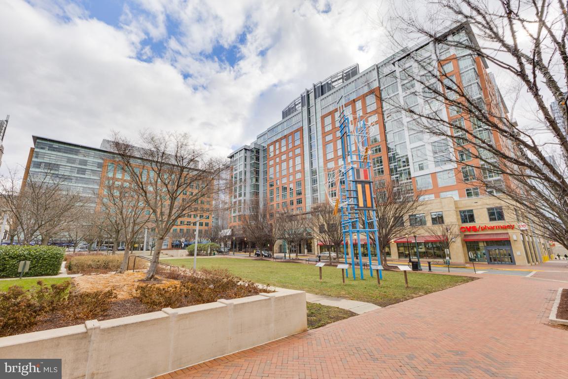 11652 American Dream Way Reston, VA 20190 - Photo 37 of 51 a view of a large building