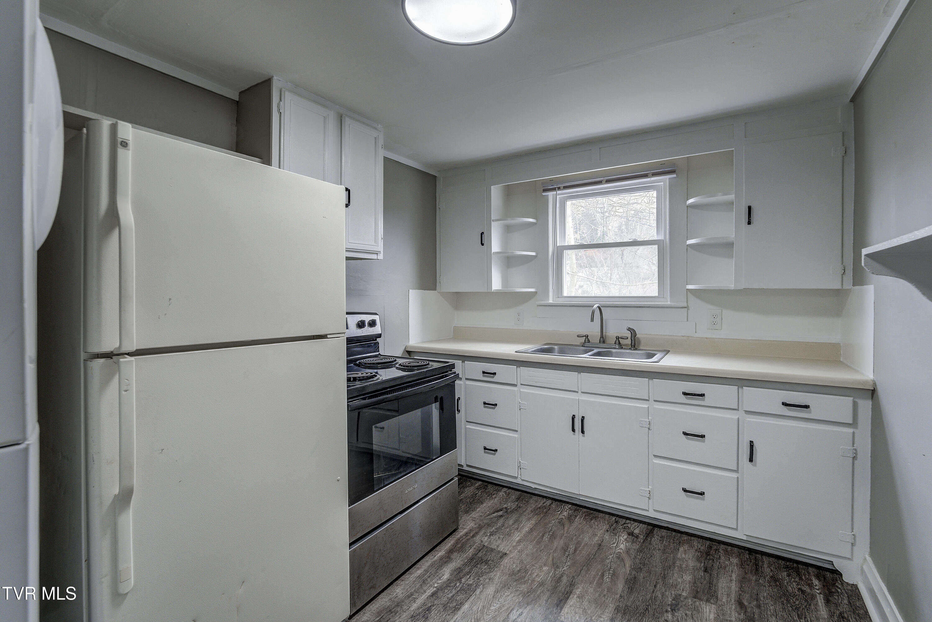 231 3rd Street, Unit 1/2 Erwin, TN 37650 - Photo 10 of 14 3rdSt-Apt-INTERIOR-10