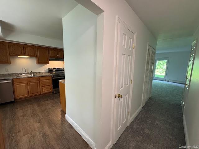 23 Brewster Road Cornwall, NY 12518 - Photo 4 of 39 Main entry way with a view of the kitchen to the left and straight view of the living room.