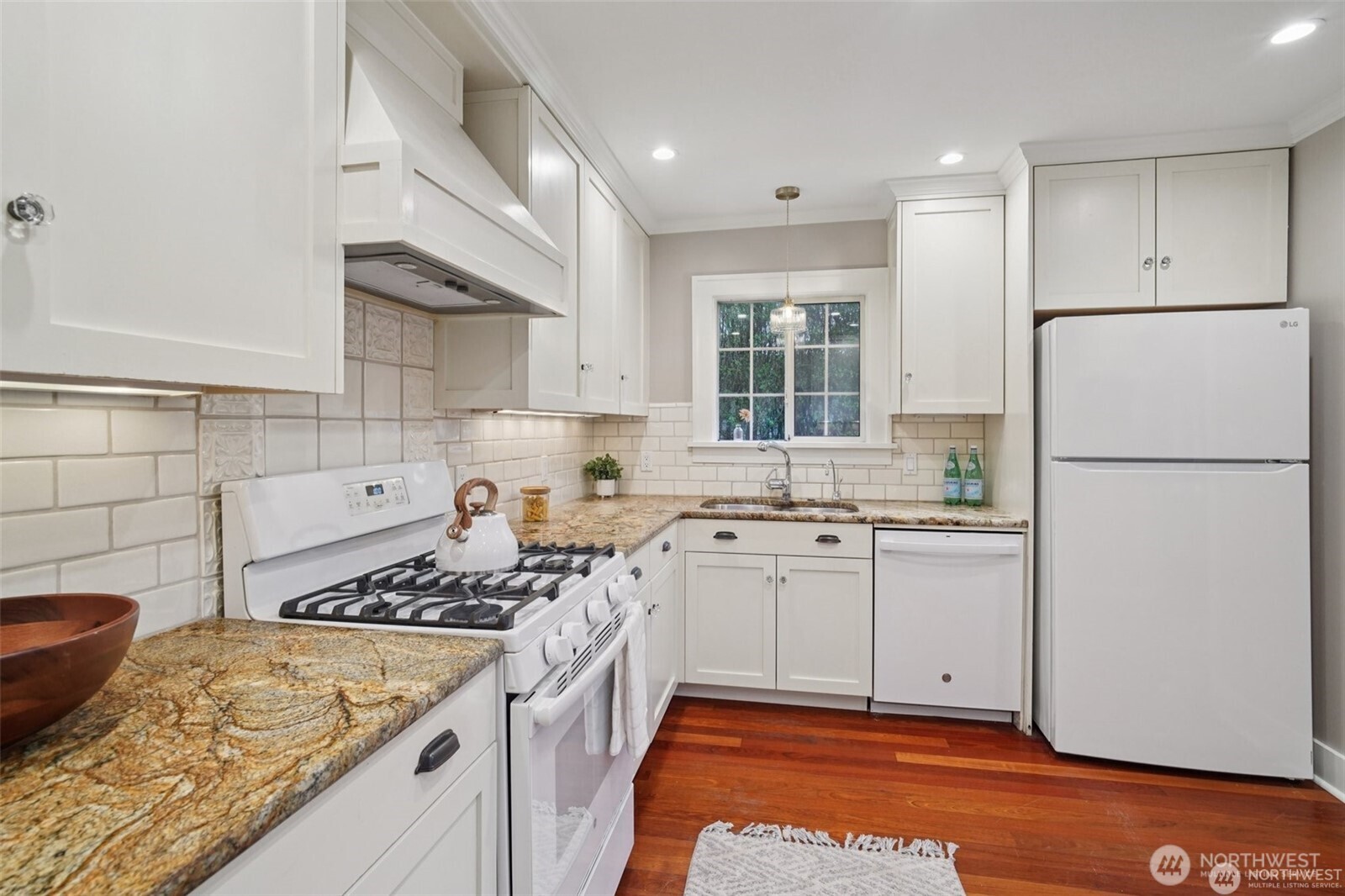 314 North 117th Street Seattle, WA 98133 - Photo 11 of 34