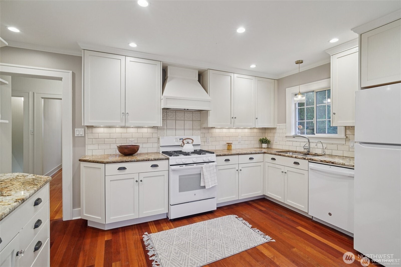 314 North 117th Street Seattle, WA 98133 - Photo 8 of 34