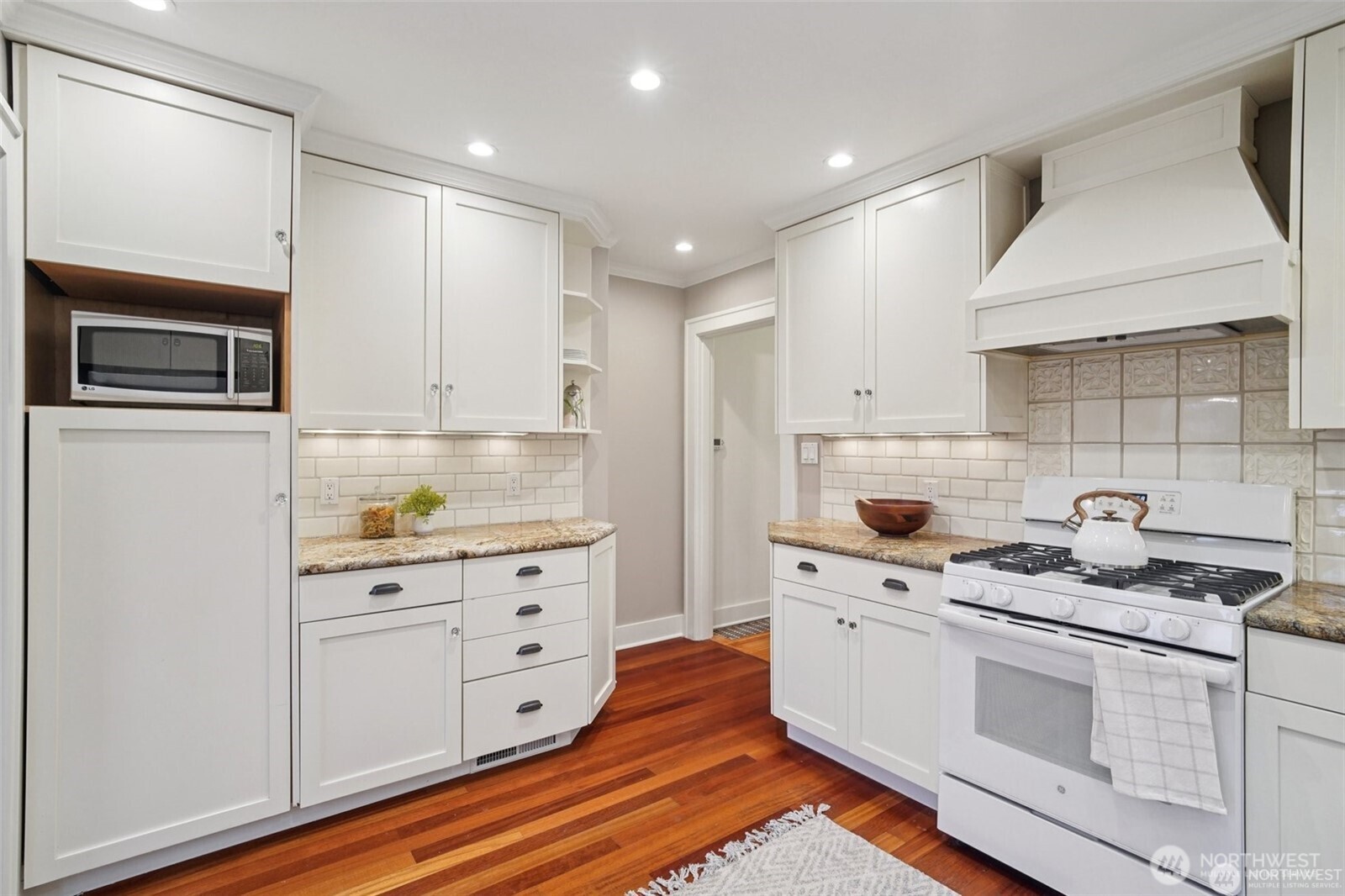 314 North 117th Street Seattle, WA 98133 - Photo 9 of 34