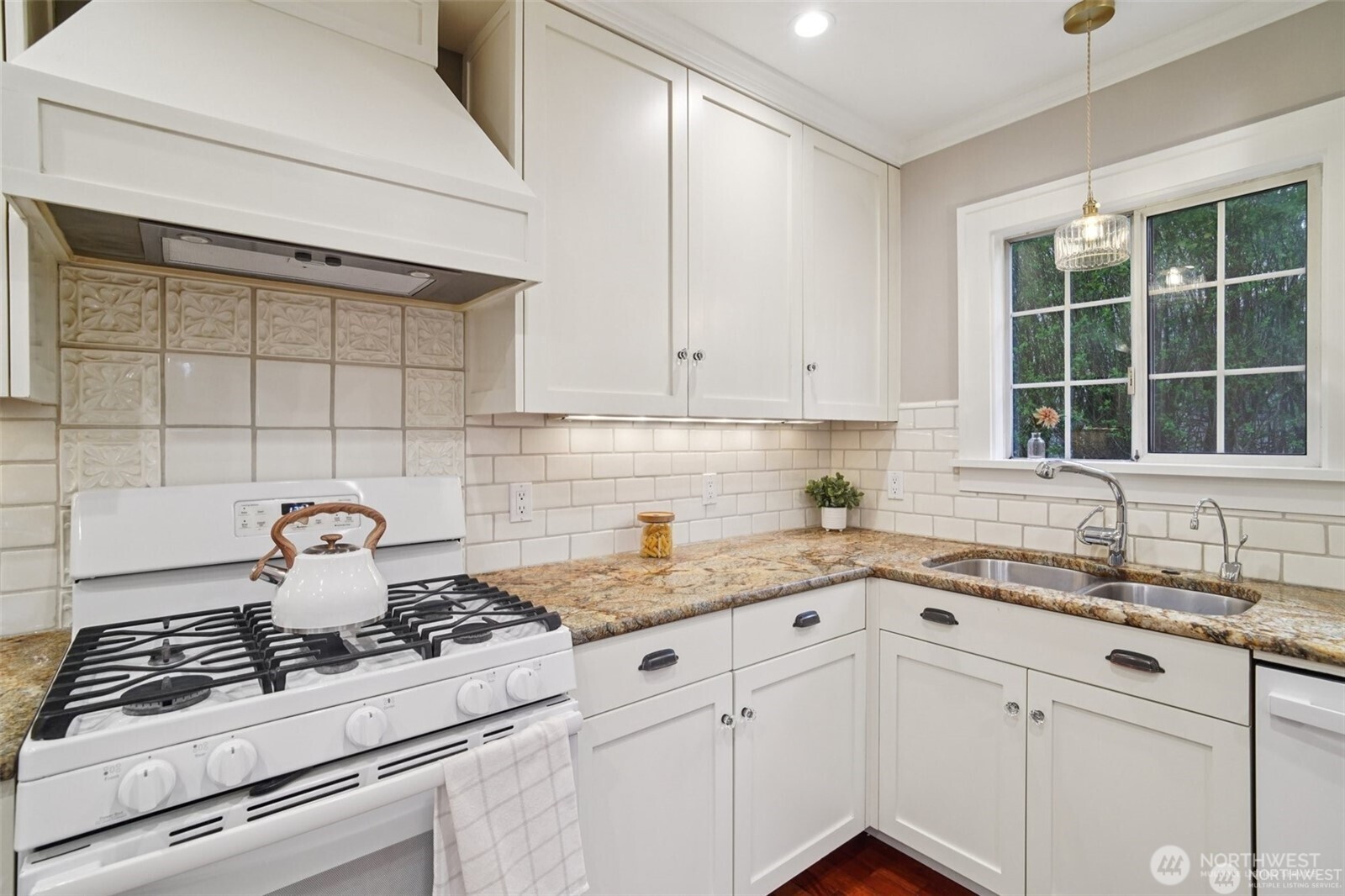 314 North 117th Street Seattle, WA 98133 - Photo 10 of 34