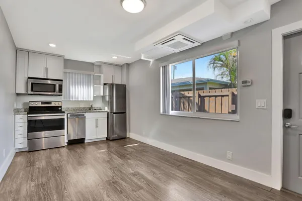 $1,600 | 1986 Northeast 5th Street, Unit 4, Deerfield Beach, FL 33441