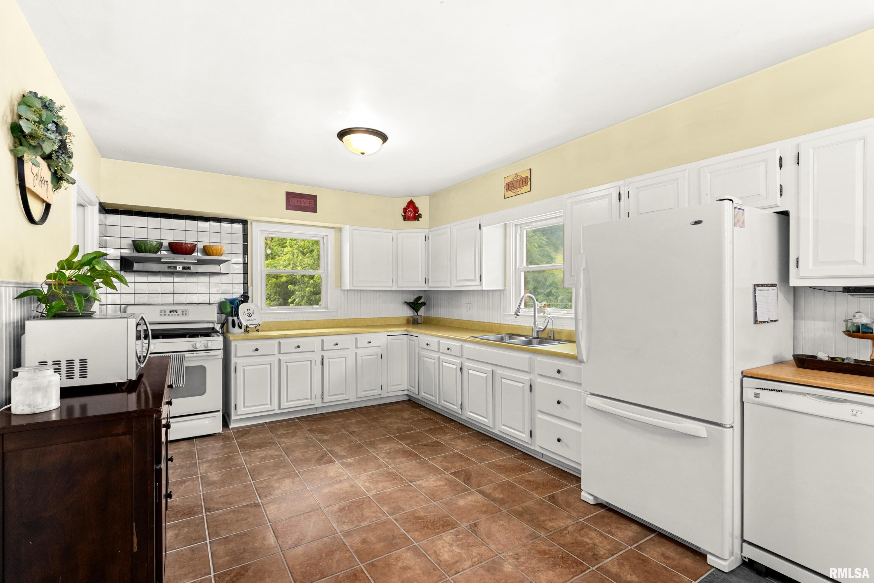 201 Brookview Road East Peoria, IL 61611 - Photo 14 of 46 Gallery Image 14