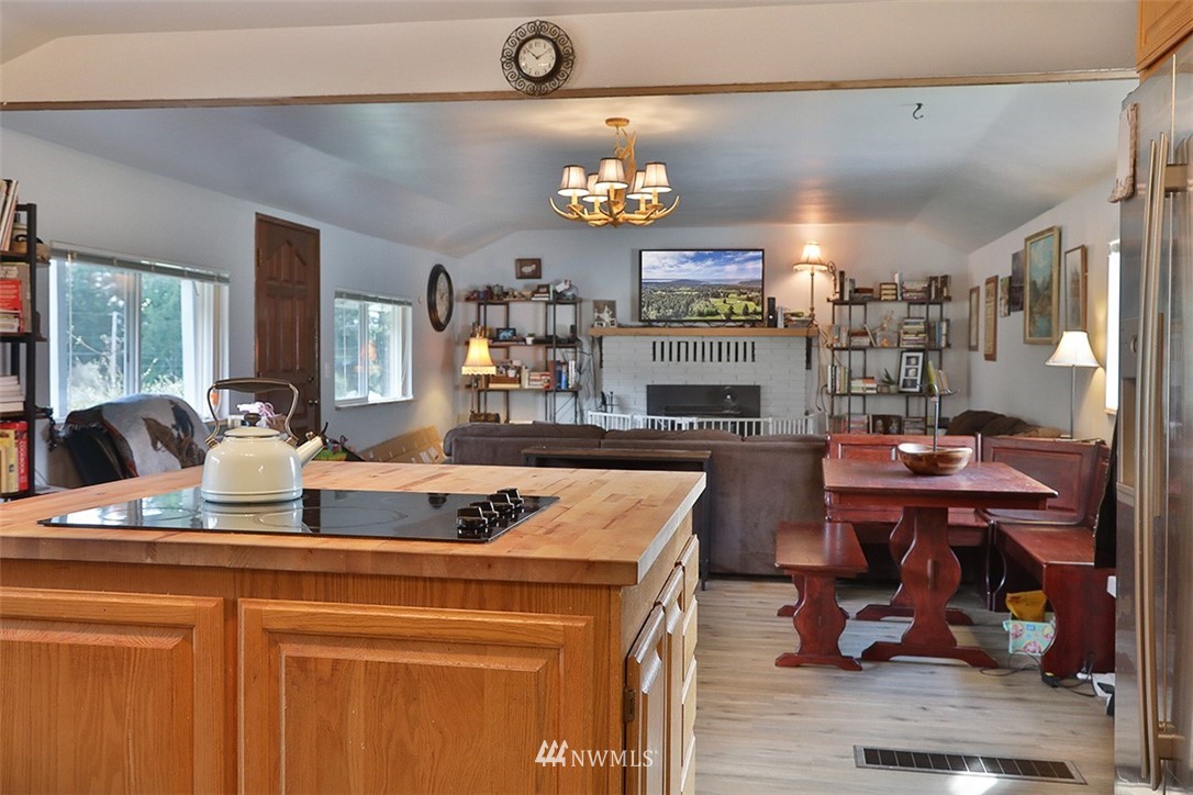 7380 Jewett Road Clinton, WA 98236 - Photo 4 of 34 Gallery Image 4