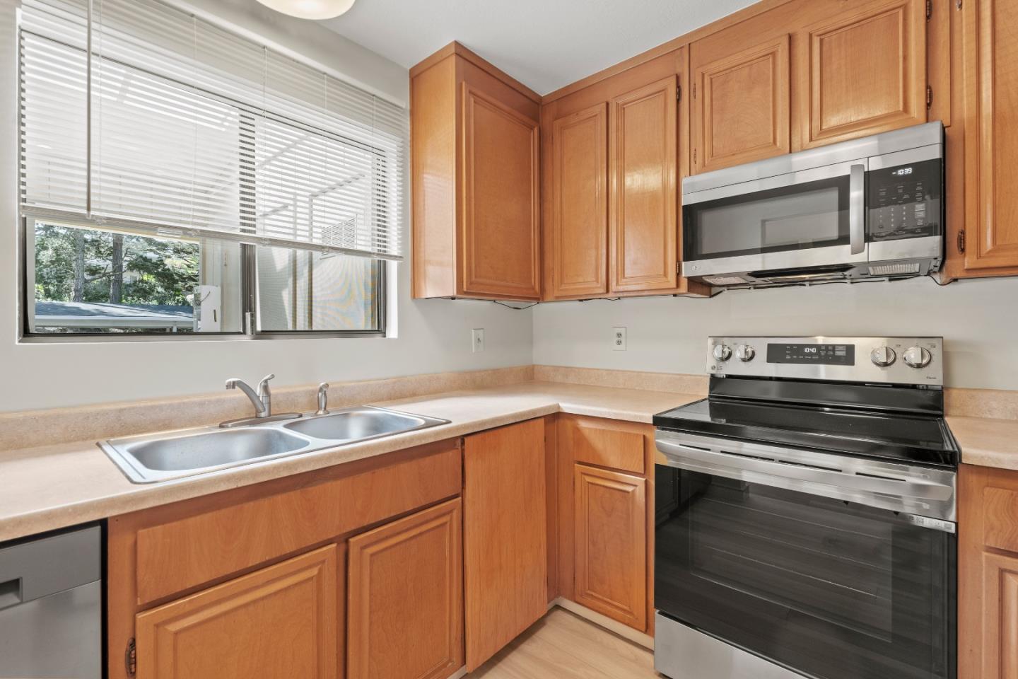 250 Forest Ridge Road, Unit 14 Monterey, CA 93940 - Photo 16 of 35 Gallery Image 16